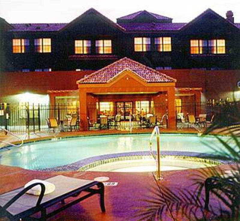 Hilton Garden Inn Phoenix Airport Exterior photo